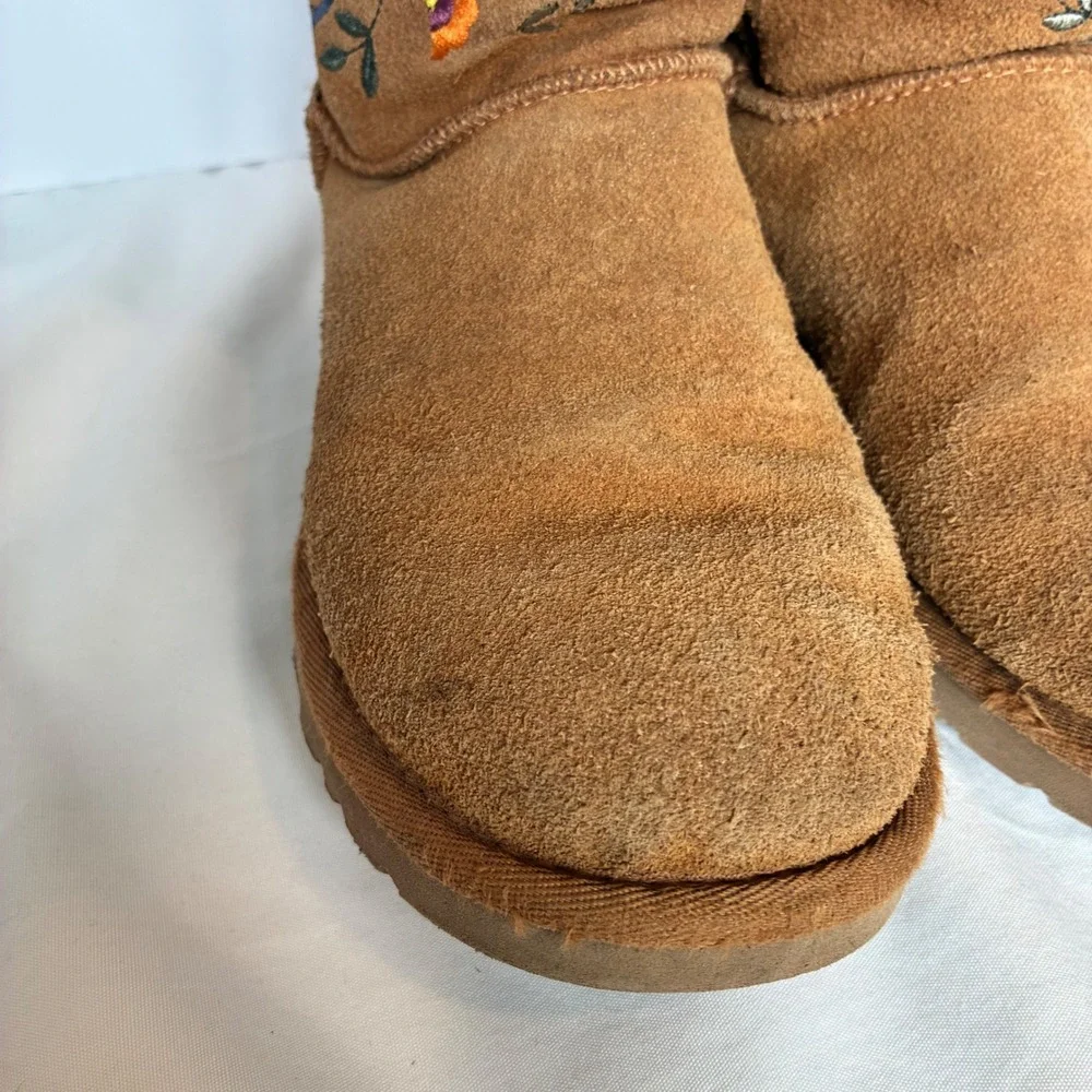 Y2K UGG Boots Juliette Floral Embroidered Chestnut Suede Winter Lined Size US 6